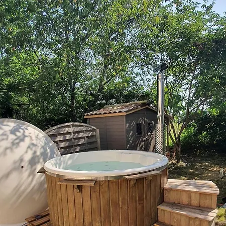 Holiday home Avec Bain Nordique Monflanquin